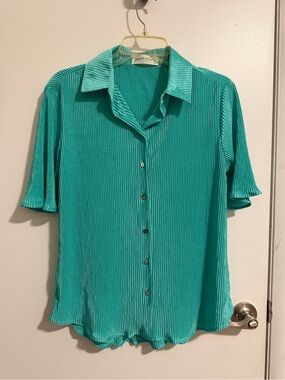 The pants store Pleated Button-Front Women’s Top in Teal size small